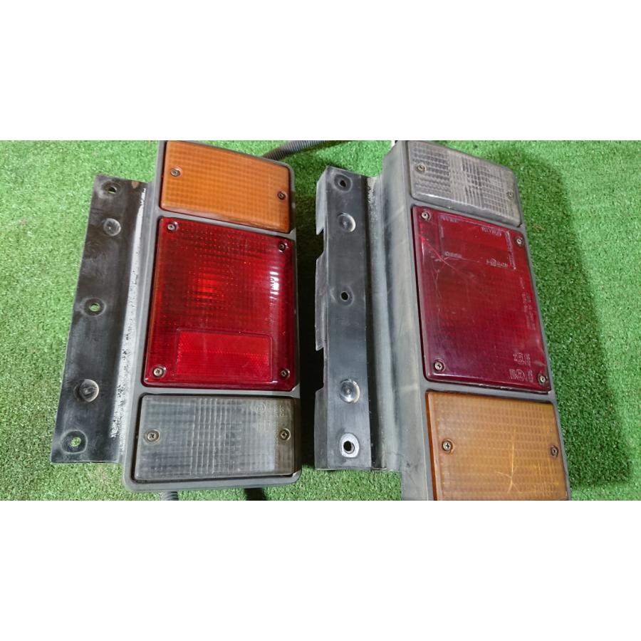 いすゞ エルフ NHR55E テールライト 左右 純正 Koito 220-21366 いすゞ エルフ NHR55E テールライト 左右 純正 Koito 220-21366