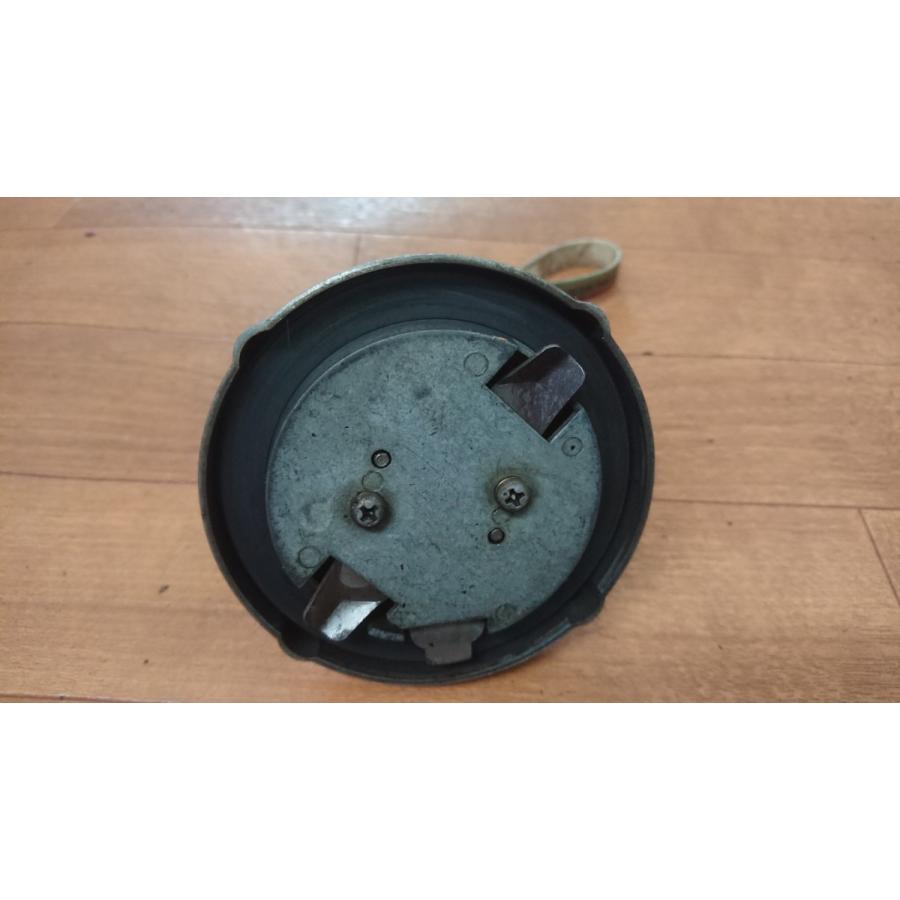 IHI 油圧ショベル(ユンボ) IS-55UX 給油口 蓋 ガソリンタンクカバー 鍵 