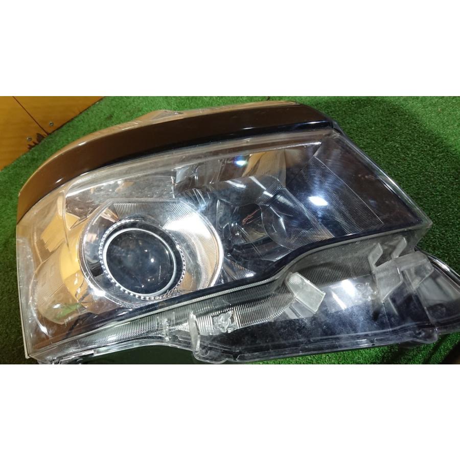 ヴォクシー トヨタ ZS煌 70系 ヘッドライト 右 HID KOITO 28-225 純正