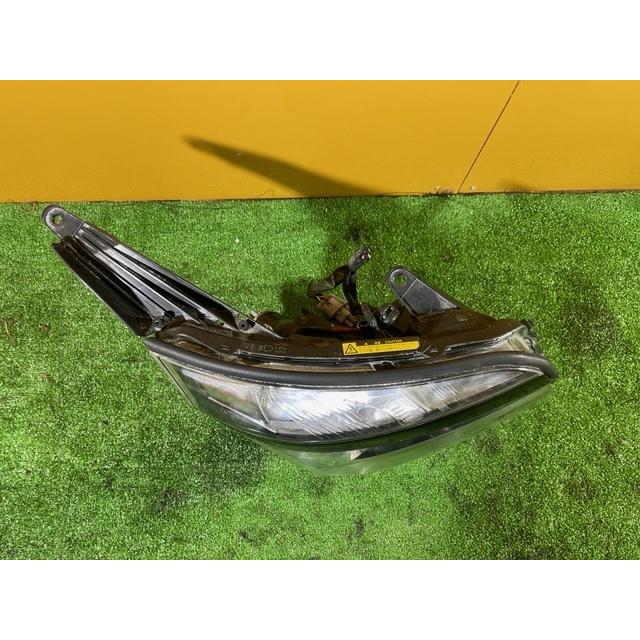 ヴォクシー トヨタ ZS煌 70系 ヘッドライト 右 HID KOITO 28-225 純正