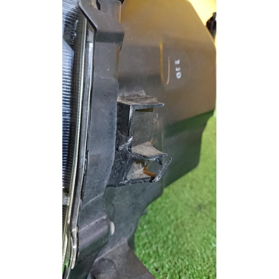 ヴォクシー トヨタ ZS煌 70系 ヘッドライト 右 HID KOITO 28-225 純正