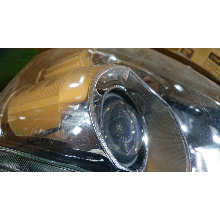 ヴォクシー トヨタ ZS煌 70系 ヘッドライト 右 HID KOITO 28-225 純正