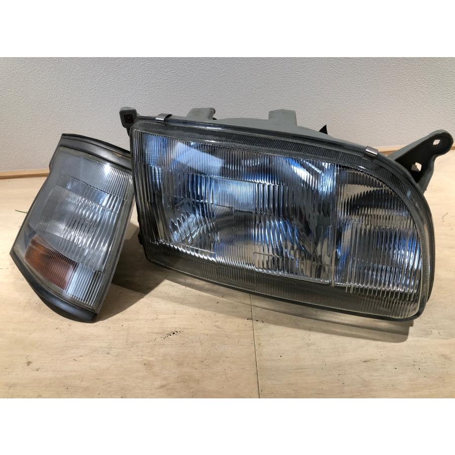 TOYOTAハイエースヘッドライト ハイエース トヨタ レジアスエース KZH116 100系 ヘッドライト 右 TYC