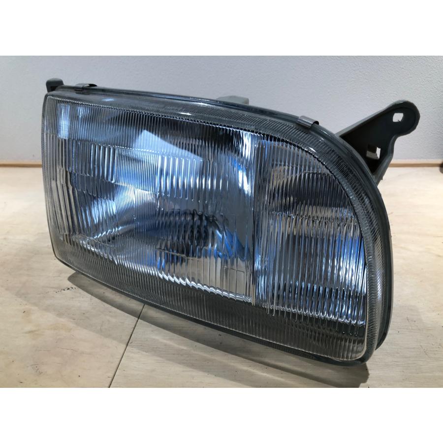 ハイエース トヨタ レジアスエース KZH116 100系 ヘッドライト 右 TYC