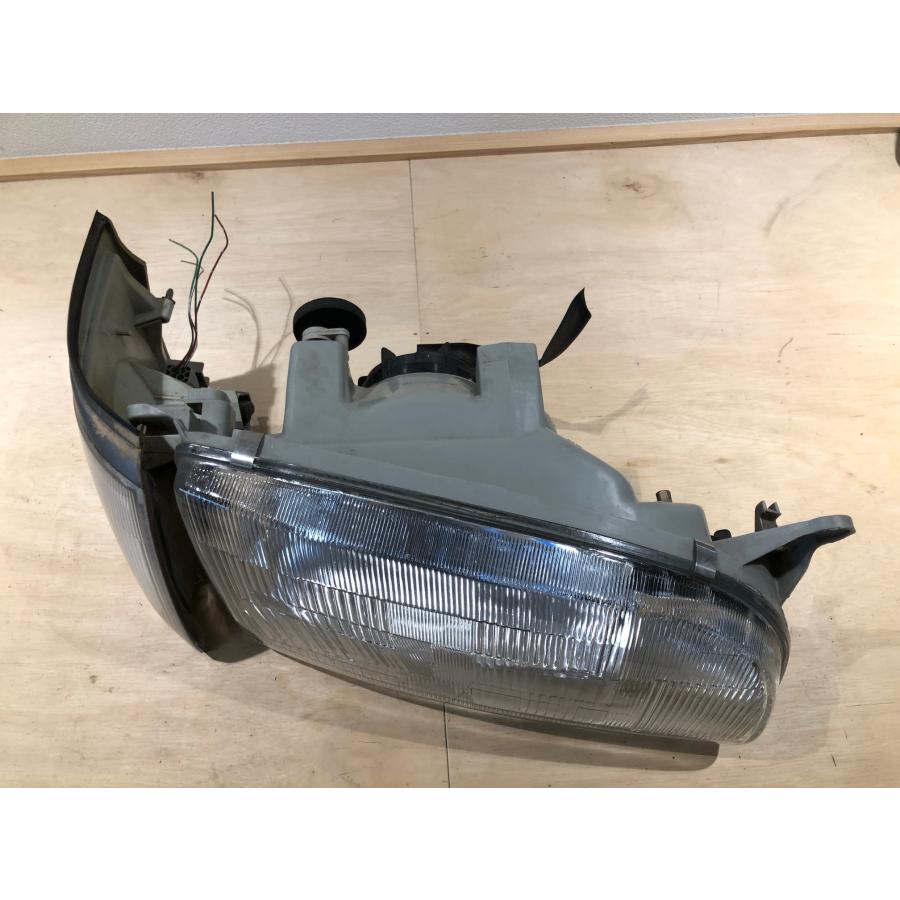 ハイエース トヨタ レジアスエース KZH116 100系 ヘッドライト 右 TYC