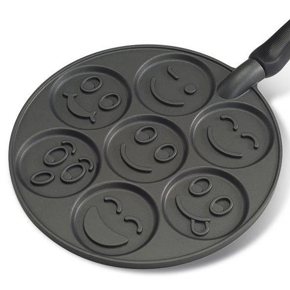 ノルディックウエア スマイルフェイス パンケーキパン 丸型7個 フライパン 顔フライパン Nordic Ware Smiley Face Pancake Pan 01920の画像
