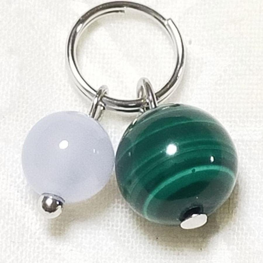 マラカイト 孔雀石 ブルーレース 二重丸カン付 ペンダントトップ 天然石 チャーム バッグチャーム キーホルダー スマホアクセサリー マスクピアス 厄除け お守り | 