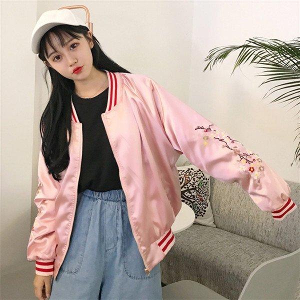 レディース 刺繍 カジュアル ショート丈 スタジャン 個性的 奇抜 Pop 原宿系 ファッション 個性 青文字系 ベースボール アウター 話題の行列