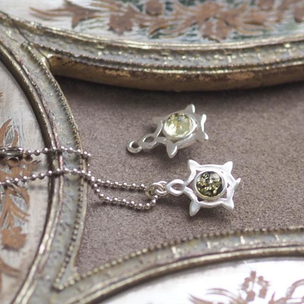 天然琥珀 幸運と金運のウミガメ シルバーチャーム 亀 こはく 天然石