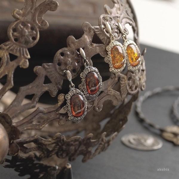 天然石 琥珀 シルバーピアス アンティークデザイン こはく