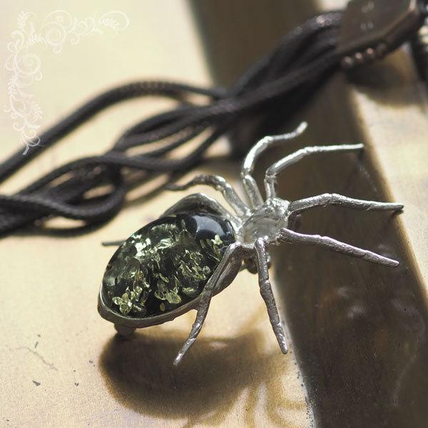 天然石 琥珀 クモブローチ シルバー ハンドメイド スパイダー 天然石 琥珀 クモブローチ シルバー ハンドメイド スパイダー