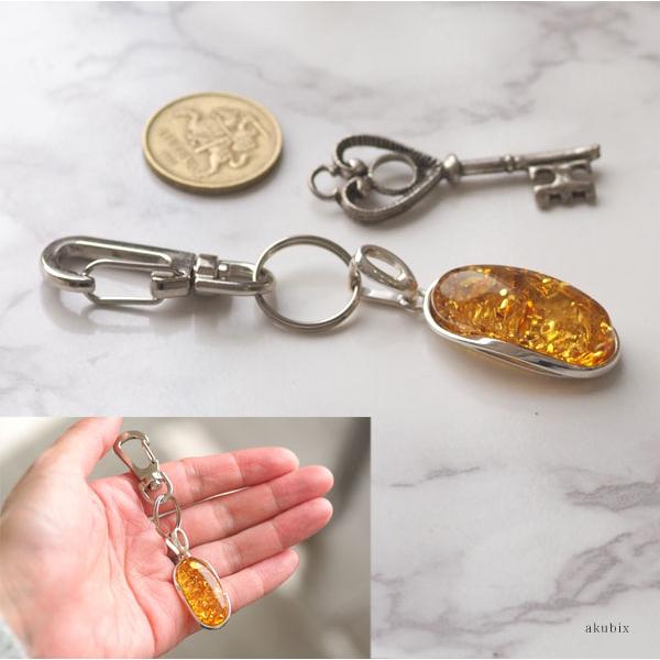 天然琥珀1点ものハンドメイド シルバーキーリング・キーホルダー 送料