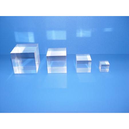 アクリルキューブ（ブロック）20mmX20mmX20mm : アクリルアイ