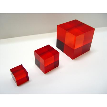 アクリルカラーキューブ赤30mmX30mmX30mm : アクリルアイ