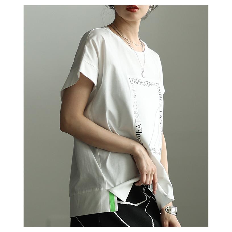 レディース トップス カットソー Tシャツ ロゴ エンボス 半袖 スリット ブラック ホワイト モカ 大人可愛い 大人 可愛い 30代 40代 50代 60代 サワアラモードの画像