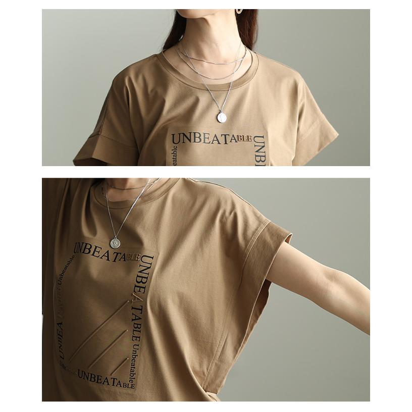 レディース トップス カットソー Tシャツ ロゴ エンボス 半袖 スリット ブラック ホワイト モカ 大人可愛い 大人 可愛い 30代 40代 50代 60代 サワアラモードの画像
