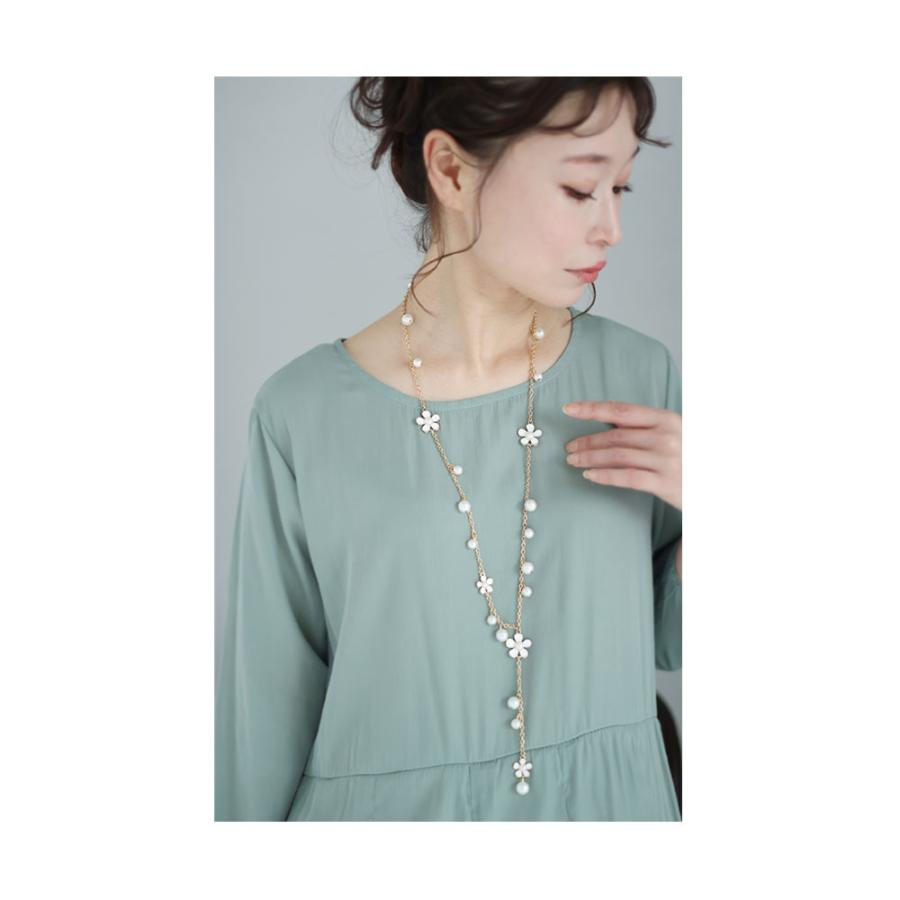 ホワイトフラワーモチーフネックレス美品。交渉あり。 Sawa a la mode（サワアラモード） レディース 小物 アクセサリー