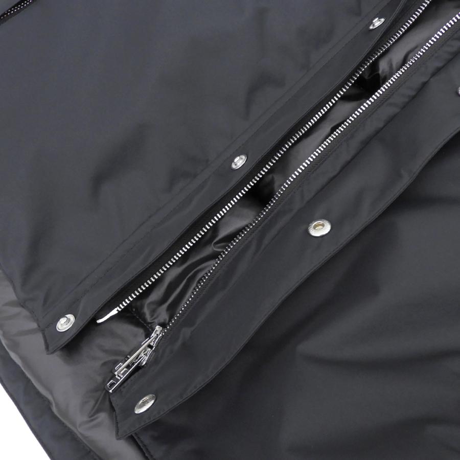 PRADA（プラダ） フード付 テクニカルファブリック ダウンジャケット