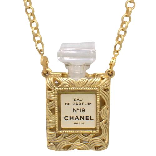 CHANEL(シャネル) No19 香水 ロングネックレス アクセサリー  