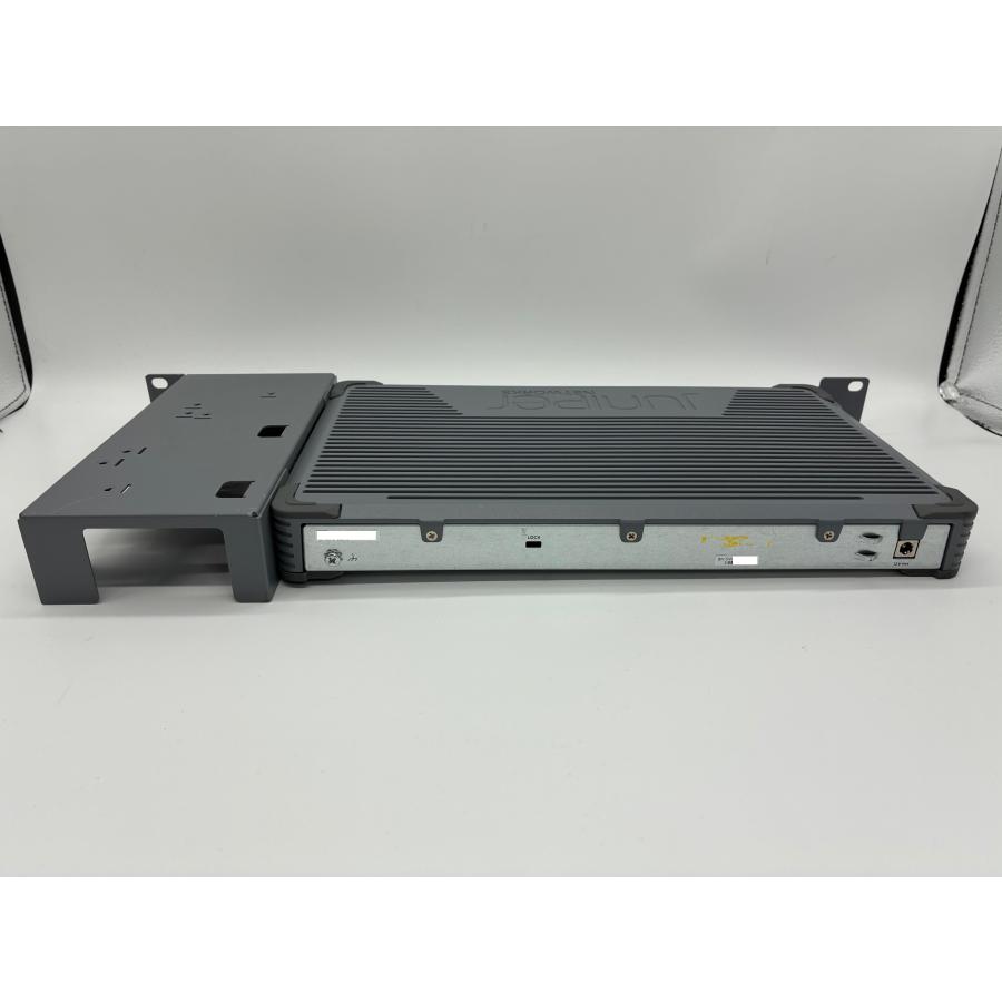 中古 Juniper Networks SRX300-SYS-JB REV A 初期化済み Junos 本体のみ ファイアウォール VPN_2