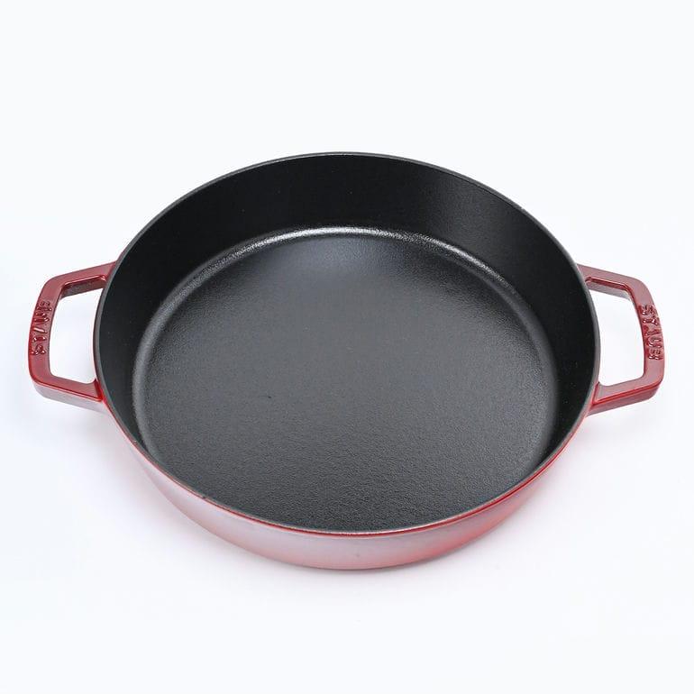 新品■ストウブ 両手フライパン 26cm ラウンド スキレット チェリー Staub 並行輸入品 ストウブ 両手フライパン 26cm ラウンド