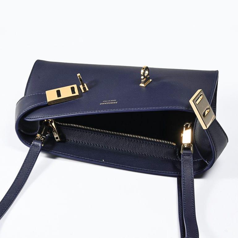 【美品】サルヴァトーレ フェラガモ ショルダーバッグ レザー ネイビー 斜め掛け FERRAGAMO（フェラガモ） サルヴァトーレフェラガモ ショルダーバッグ