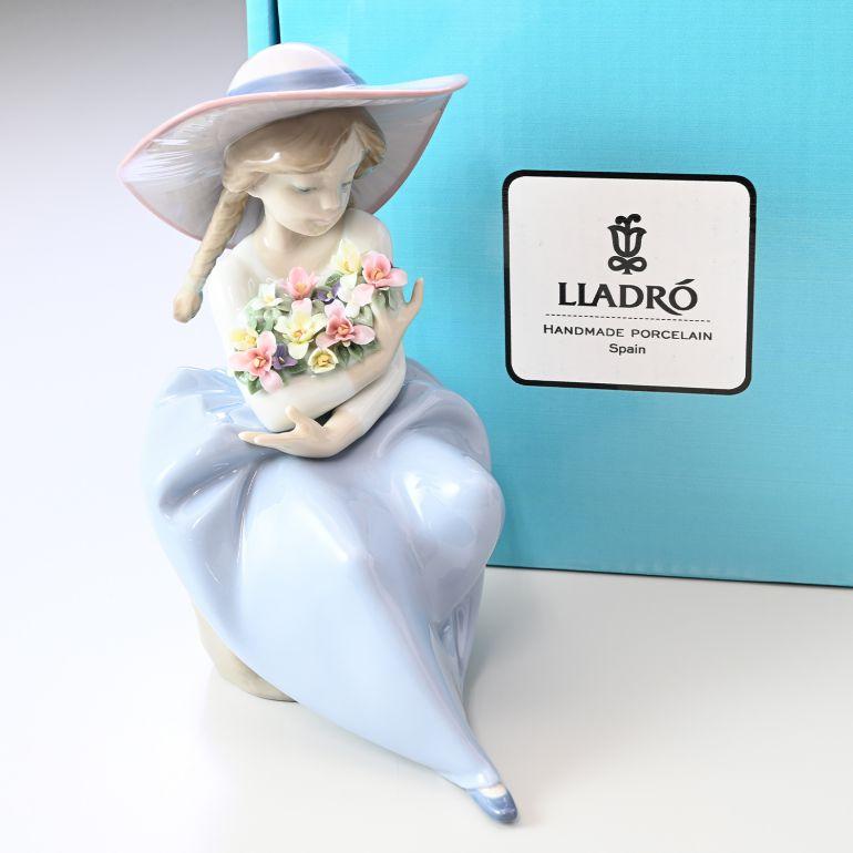 LLADRO リヤドロ 花の香りにつつまれて フィギュア 人形 女性 LLADRO リヤドロ 花の香りにつつまれて フィギュア 人形 女性