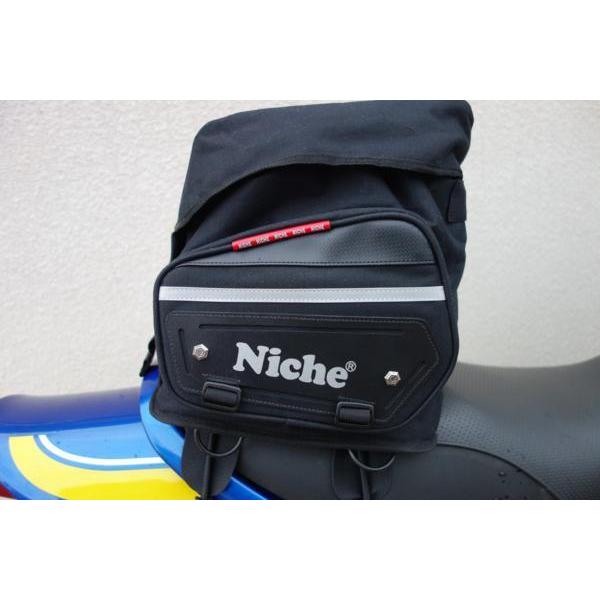 □Niche 容量可変（20-30L）ツーリングシートバッグ ブラック/レッド