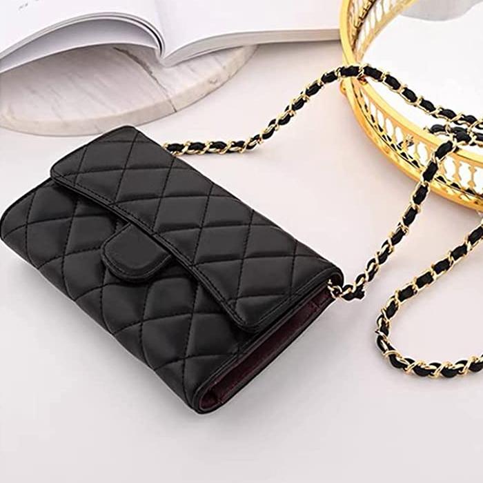 CHANEL ダブルホック折り財布 ショルダーストラップ付き CHANEL ダブルホック折り財布 ショルダーストラップ付き