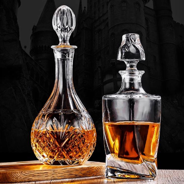 ウイスキー ガラス ワインボトル おしゃれ デザイン 透明 ウイスキーデキャンター ガラス 酒用デキャンター ウイスキーデカンタ 蓋付き かっこいい ワインデカンタ ウィスキー デカンタ ヒョウ型のデカンター、モダンなガラスワインカラフ、パーソナライズされた家の装飾品、 ブランデー