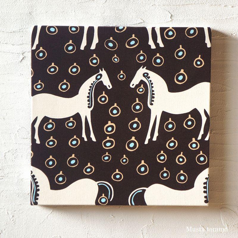 marimekko（マリメッコ） ファブリックパネル 北欧 ムスタタンマ 牝馬