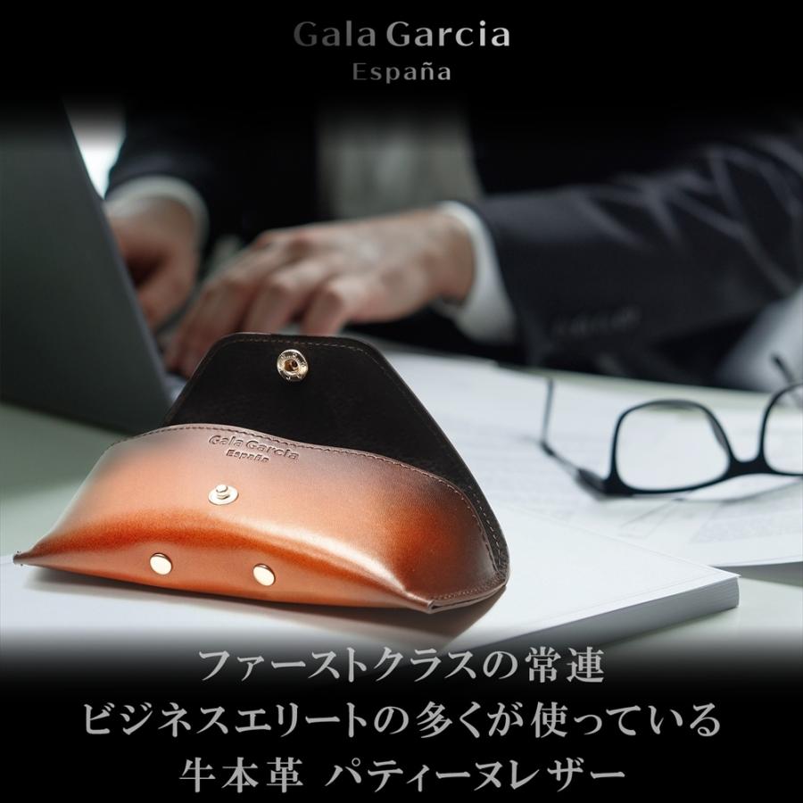 マルタ メガネケースなど アルミ素材で軽く、色鮮やかな質感のある合皮を使用したメガネケース