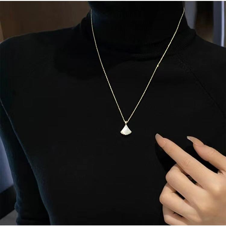 レディースネックレス マラカイト 扇形 ペンダント 白貝殻 チン