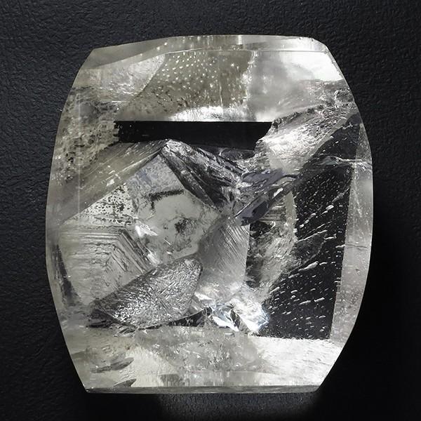 貫入水晶 磨き 鉱石 鉱物 約24g 天然石 パワーストーン 貫入 水晶 天然水晶 クォーツ クオーツ 標本の画像