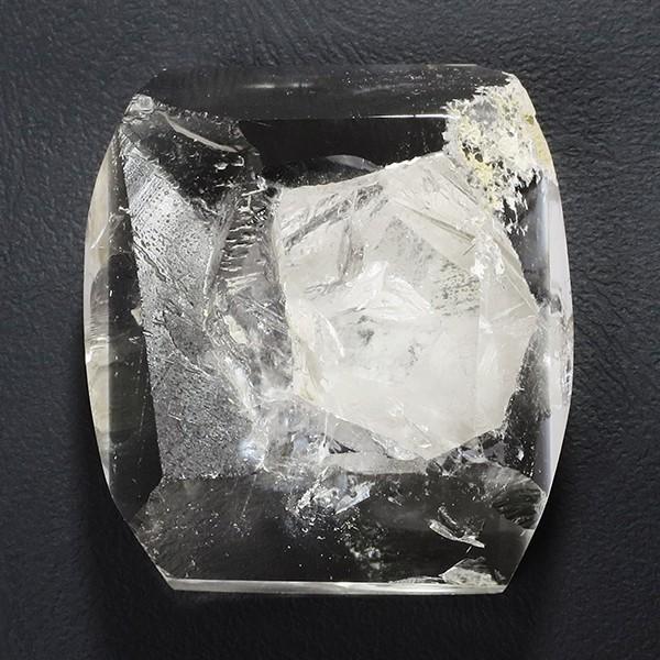 貫入水晶 磨き 鉱石 鉱物 約24g 天然石 パワーストーン 貫入 水晶 天然水晶 クォーツ クオーツ 標本の画像