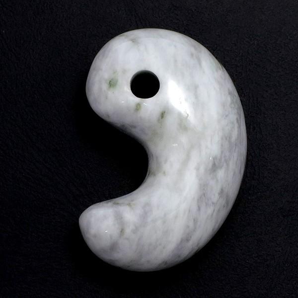 糸魚川翡翠 勾玉 縦約2.8cm 産地証明書 桐箱 付き ヒスイ 翡翠 誕生石