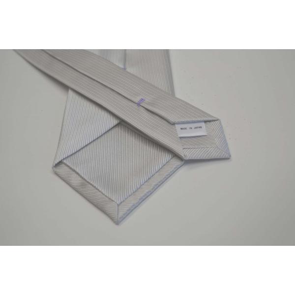 無地（縦ライン）/シルバーグレーのソリッド（無地）ネクタイ＆チーフ