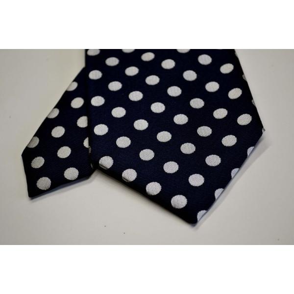ネイビー（紺）地に白のドット8mm柄ネクタイ（シルバーぽいです）/15