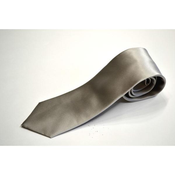 無地（シルクサテン）/シルバーの無地(ツルーンとした)ネクタイ/結婚式