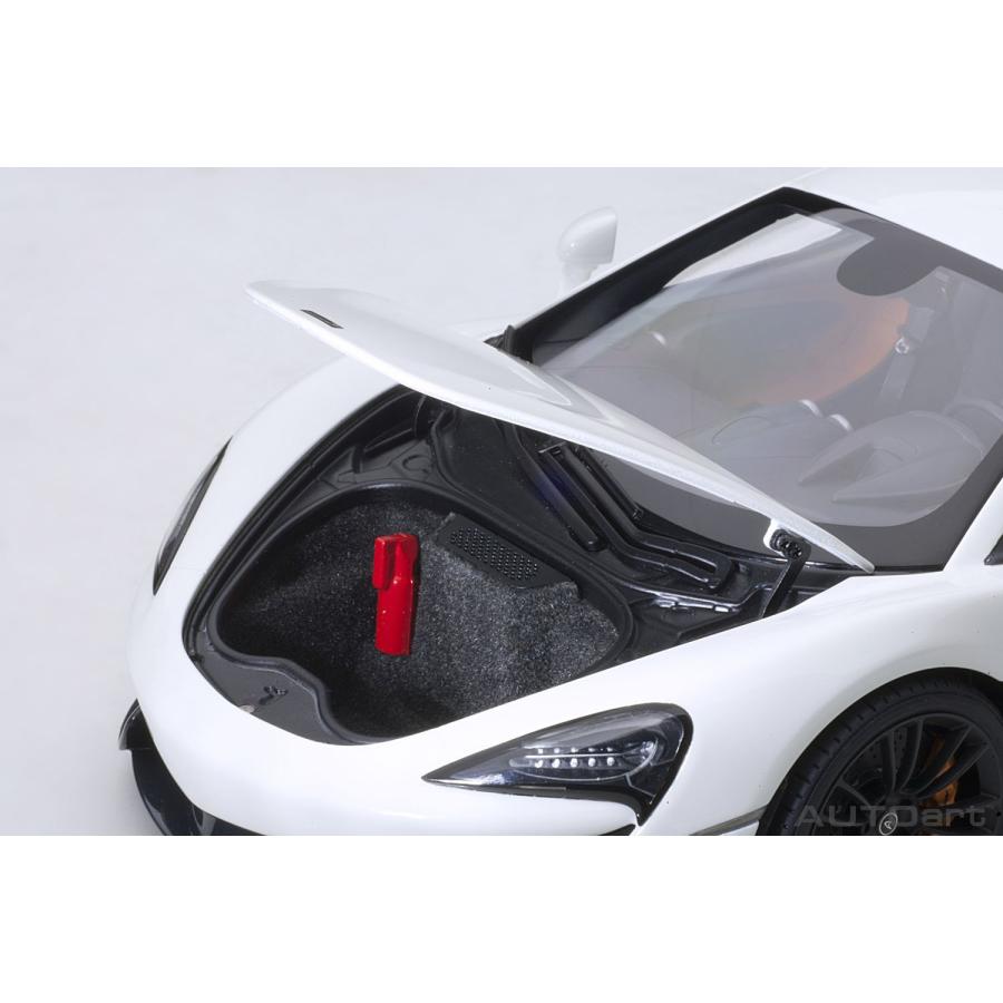 【新品】AUTOart ミニカー マクラーレン　1/18 570S 箱あり 並行輸入品】AUTOart 1/18 マクラーレン 570S ホワイト 完成品 AUTOart