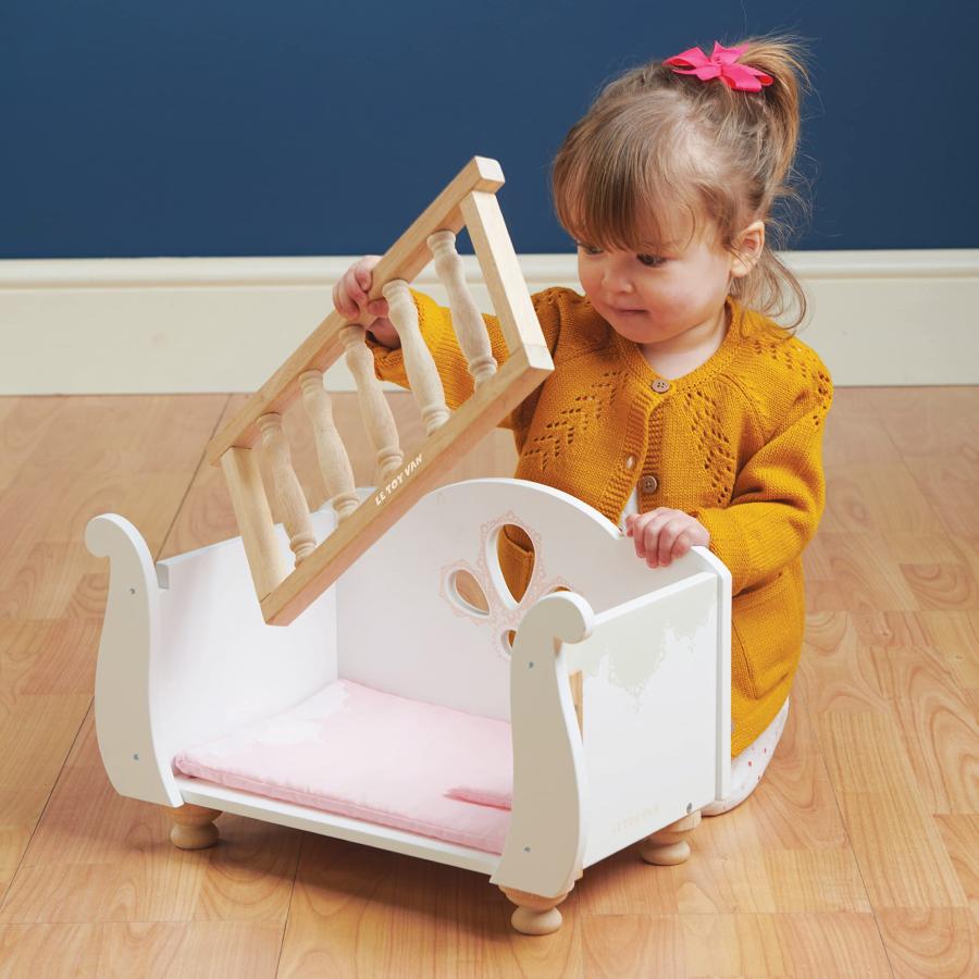 【並行輸入品】ルトーイヴァンTV600ドールベビーベッド、ホワイト Le Toy Van   Educational Wooden Toy Roの画像