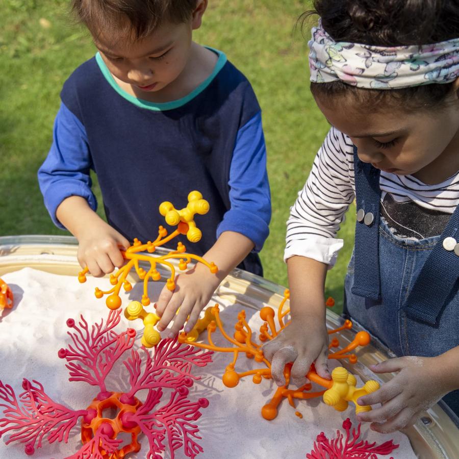 【並行輸入品】Guidecraft Coral Connections   70 pc. Set: Toy for Sand and Wateの画像