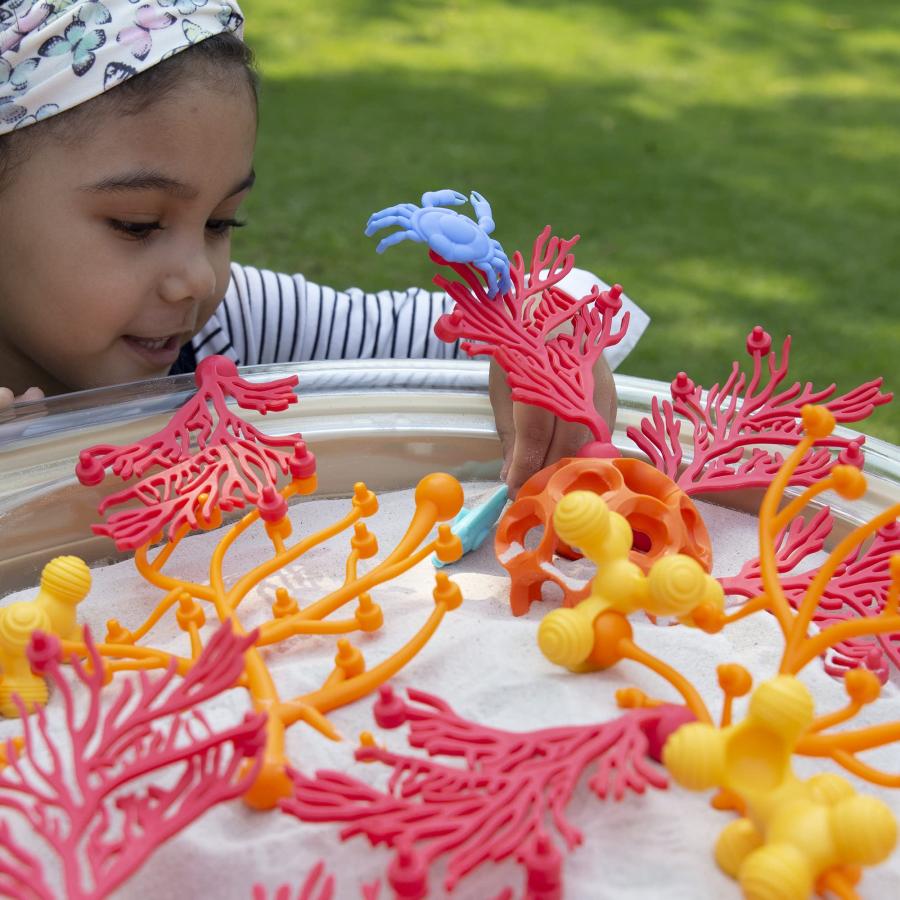 【並行輸入品】Guidecraft Coral Connections   70 pc. Set: Toy for Sand and Wateの画像