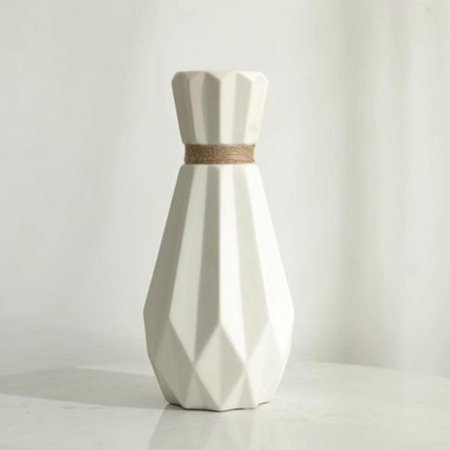 並行輸入品】折り紙テクスチャーの白い陶器の花瓶 モダンな高さ11.4