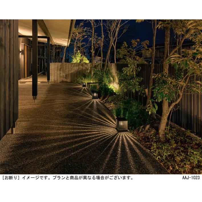 パナソニック 据置取付型 LED スタンド スパイク付 防雨型 ランプ別売(口金GX53-1) SLW46003の画像