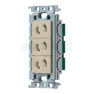 未使用 コスモシリーズ ワイド21 埋め込みトリプルコンセント WTP13033WKP コスモシリーズワイド21 埋込トリプルコンセント(プレート