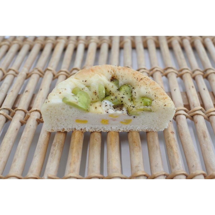 敷島製パン 冷凍生地 そら豆パン 68g×80個 【冷凍パン・枝豆パン・業務用・敷島パン・空豆パン・ベーコンパン・コーンパン・発酵必要】の画像