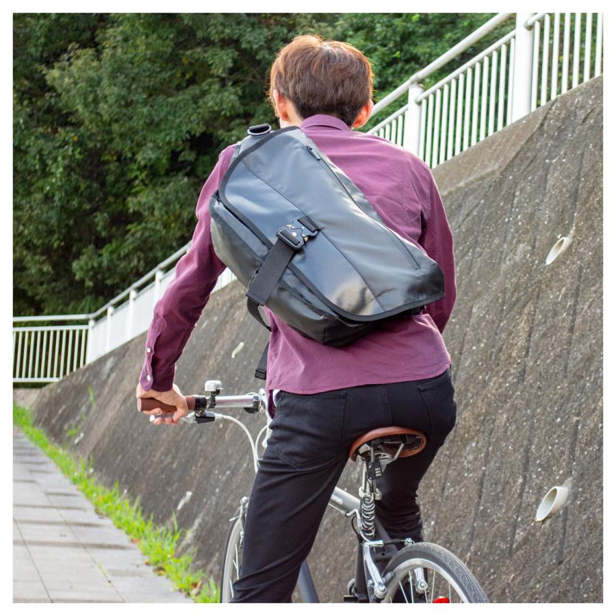 DomTeporna（ドンテポーナ） ストラップで固定 メッセンジャーバッグ