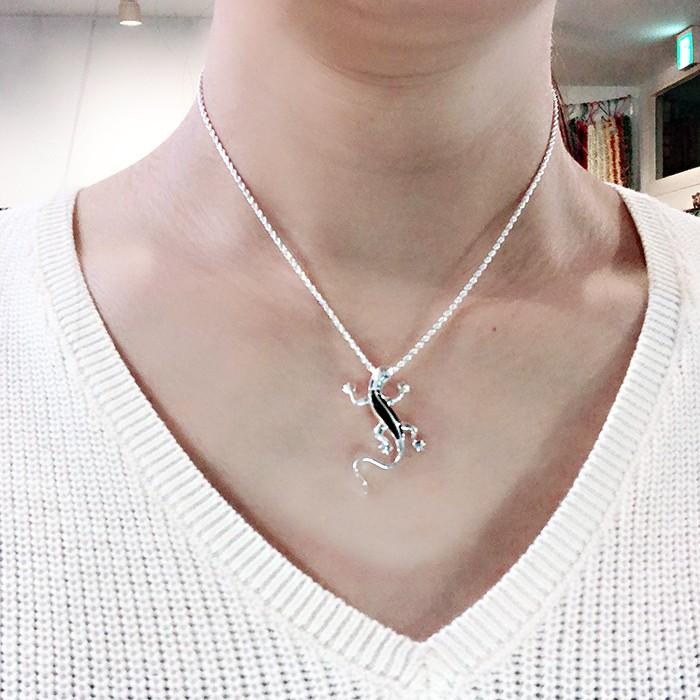 ハワイアンジュエリー ネックレス ペンダント ハワイアン ゲッコー ブラックエナメルトップ メンズ レディース シルバーの画像