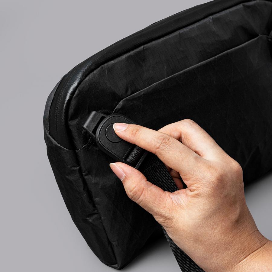 バッグ ALPAKA FLIGHT SLING 2L BLACK FLIGHT SLING (2L) X-PAC | SLING & SHOULDER | 【公式】ALPAKA (アルパカ)